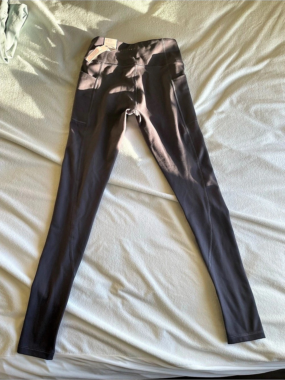 Victoria's Secret Incredible Essential Legging Lavender Size 6